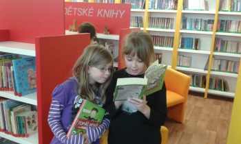 V knihovně